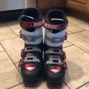 Kids Roces ski boots adjustable